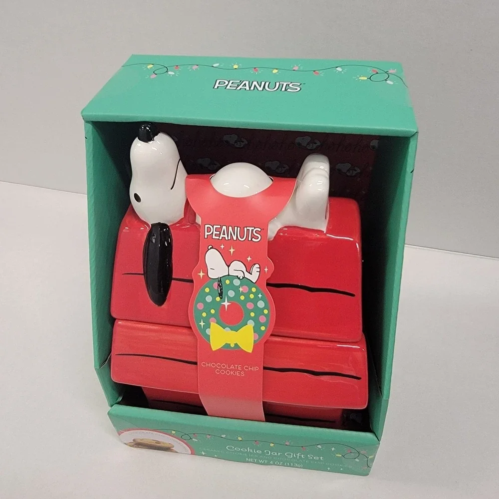 Peanuts Snoopy Holiday Ceramic Cookie Treat Red‎ Doghouse Jar Gift Set & Cookies